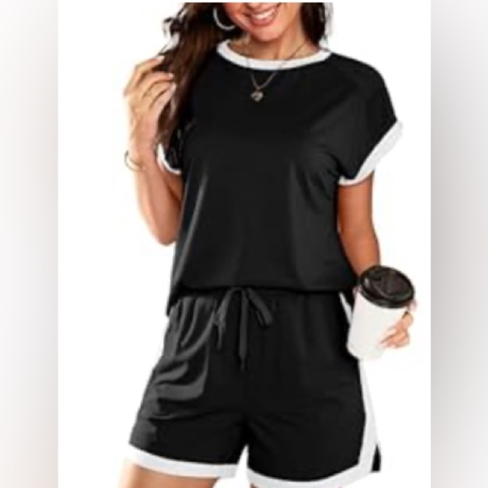Women's 2 Piece Casual Colorblock Short Sleeve Pullover & Drawstring Short set.